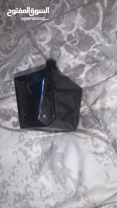 عطر Versace اصلي استعمال بسيط للبيع بسعر قليل جدا بالنسبه للجديد اااااااااااا