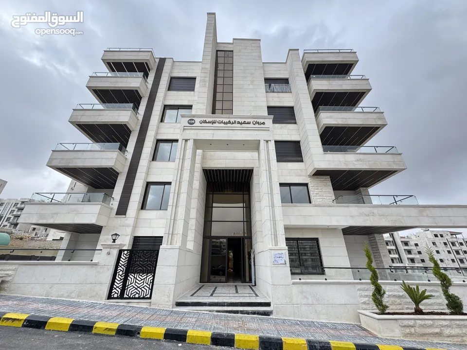 شقة مميزة طابق اول بأجمل مناطق خلدا مساحة واسعه 240م بسعر مميز
