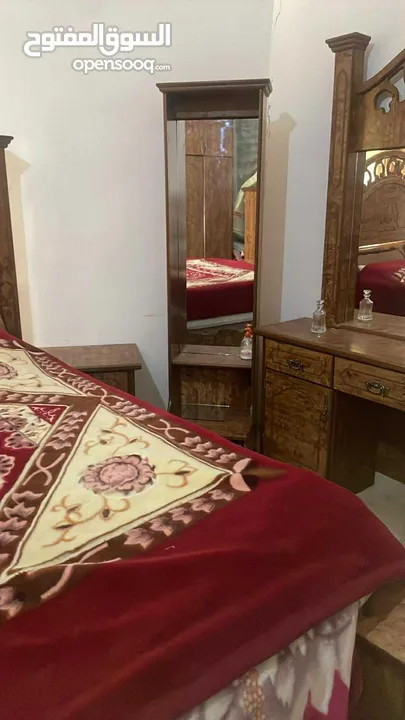 غرفة نوم للبيع مستعملة من دون فرشة