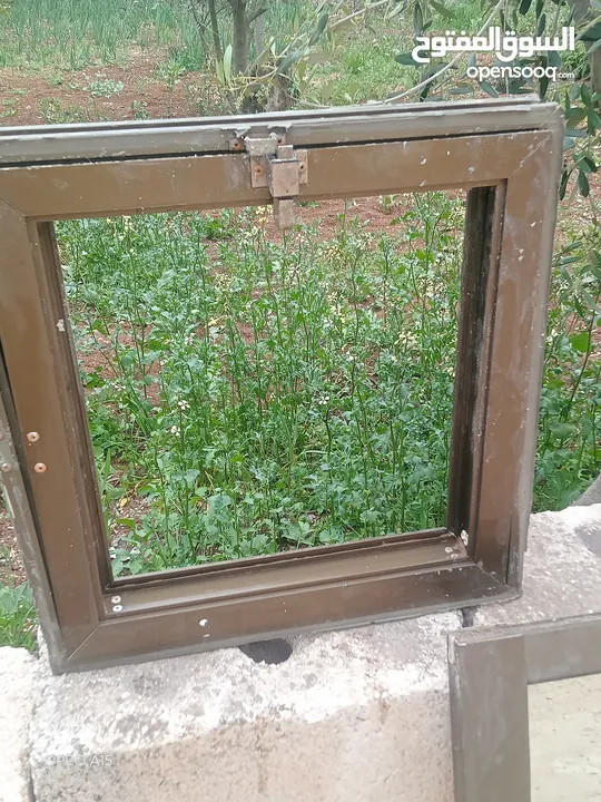 بوابات حديد وشبابيك وشبكات ومناخل للبيع
