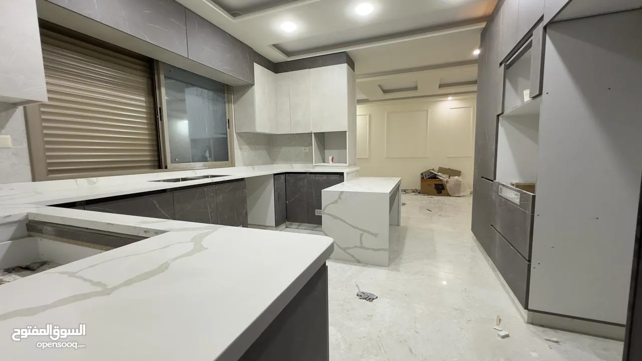 شقة جديدة للبيع مطبخ راكب قرب ب قصر العوادين دوار صحارى مساحة 175م