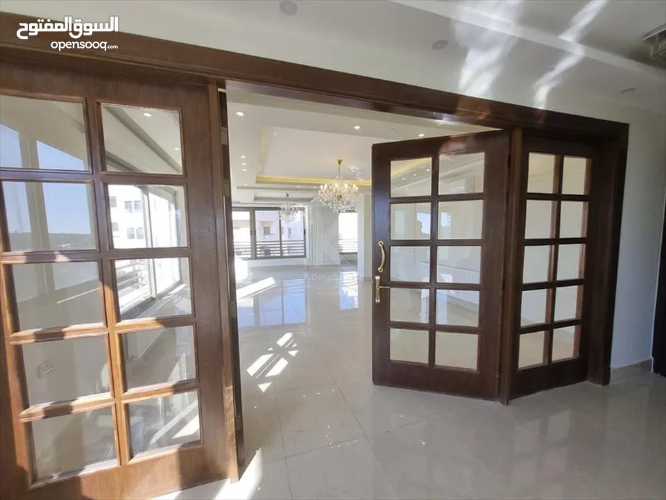 شقة فاخرة للبيع في عمان - ام السماق - طابق ثالث مع روف