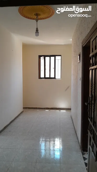 شقة للايجار عوائل سحاب مقابل سامح مول غرفتين ومطبخ وحمام