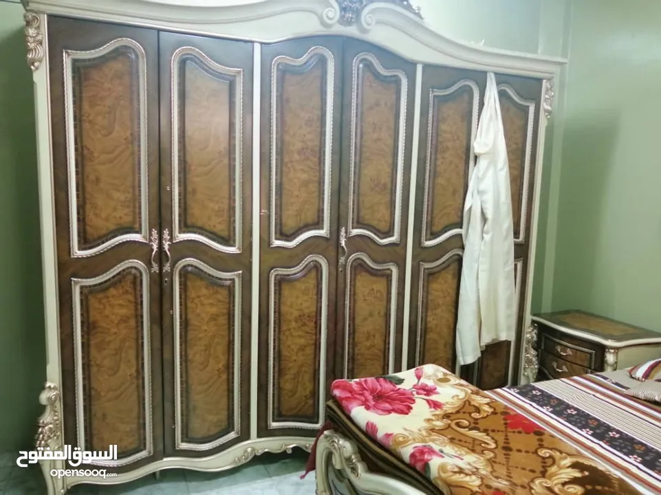 غرفة نوم دمياطيه خشب زان أحمر تقيل و تشطيب تحفه و دهانات عالية الجوده و تدوم لسنوات طويل مافيها