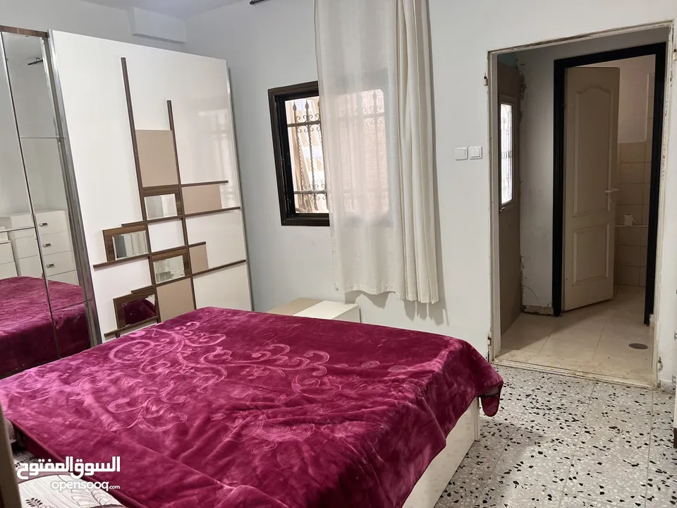 منزل طابقين متاح طابق ارضي جاراً لاصحاب المنزل غير شامل اي خدمات اضافية