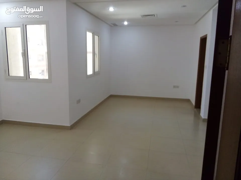 يوجد لدينا شقة غرفه و صاله و غرفتين و صاله في السالمية قطعه 12 ‏Appartment for rent in salmiya block
