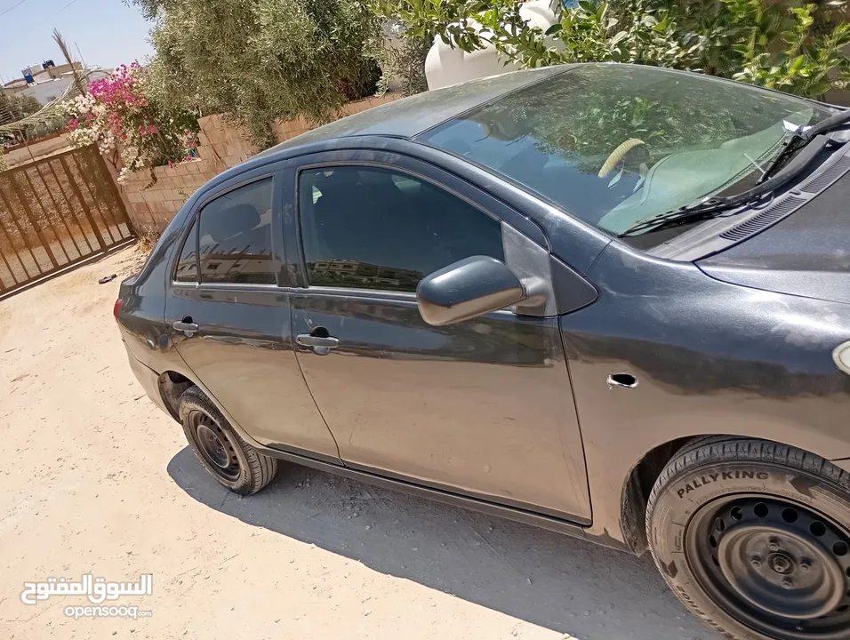 تيوتا ياريس 2012