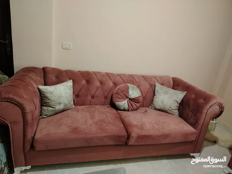 كنب صالون تفصيل  للبيع بحاله جيده جدا مستعمل اشي بسيط