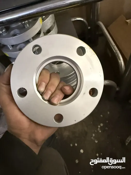 فلنجات جميع أنواع السيارات وسبيسرات وبراغي وسومين جيرمين