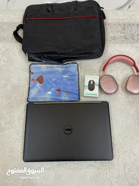 لابتوب حجم كبير كامل 149 Core i5 بحالة لجديد RAM 8.00 HARD 256SSD
