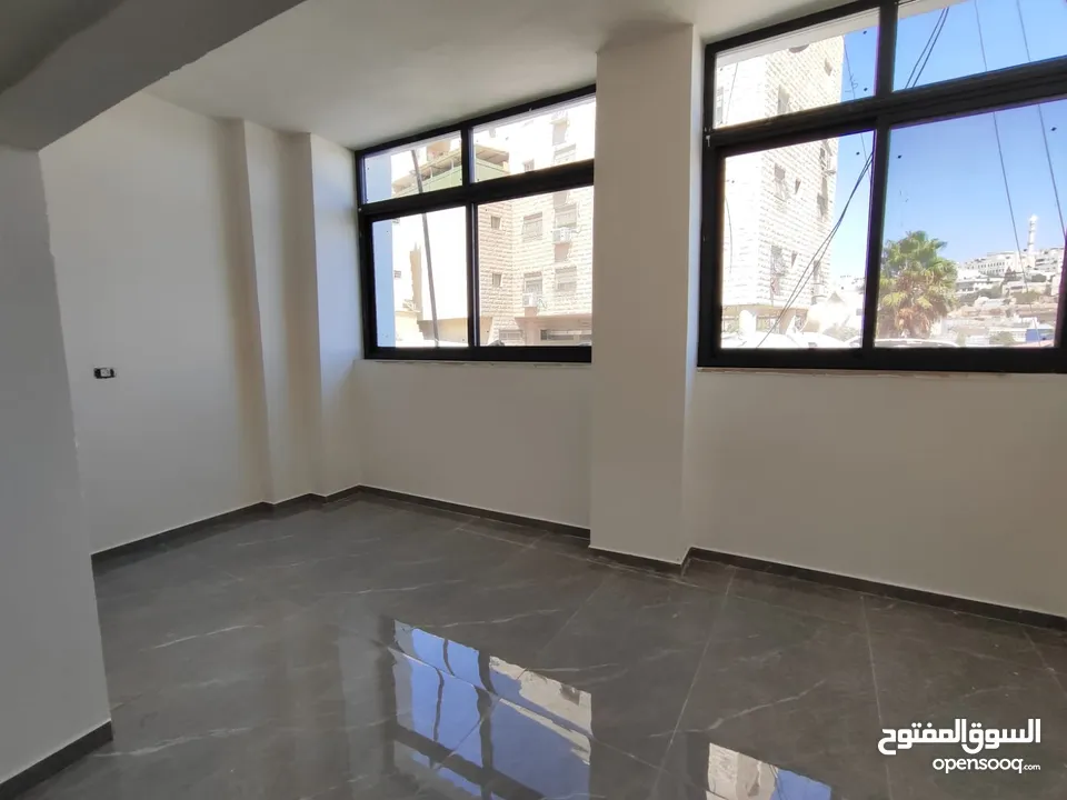 شقة غير مفروشة للإيجار – الرام (أول نزول الكسارات قرب سوبر ماركت السلايمة)