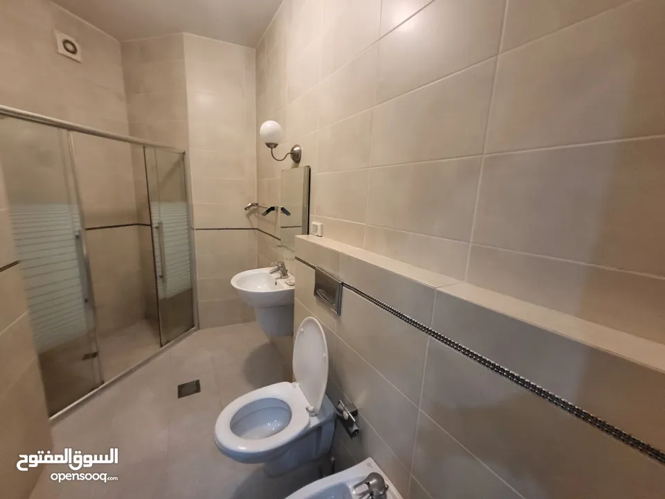 Apartments unfurnished for rent and of doing next to the city Arabian Embassy five bedrooms