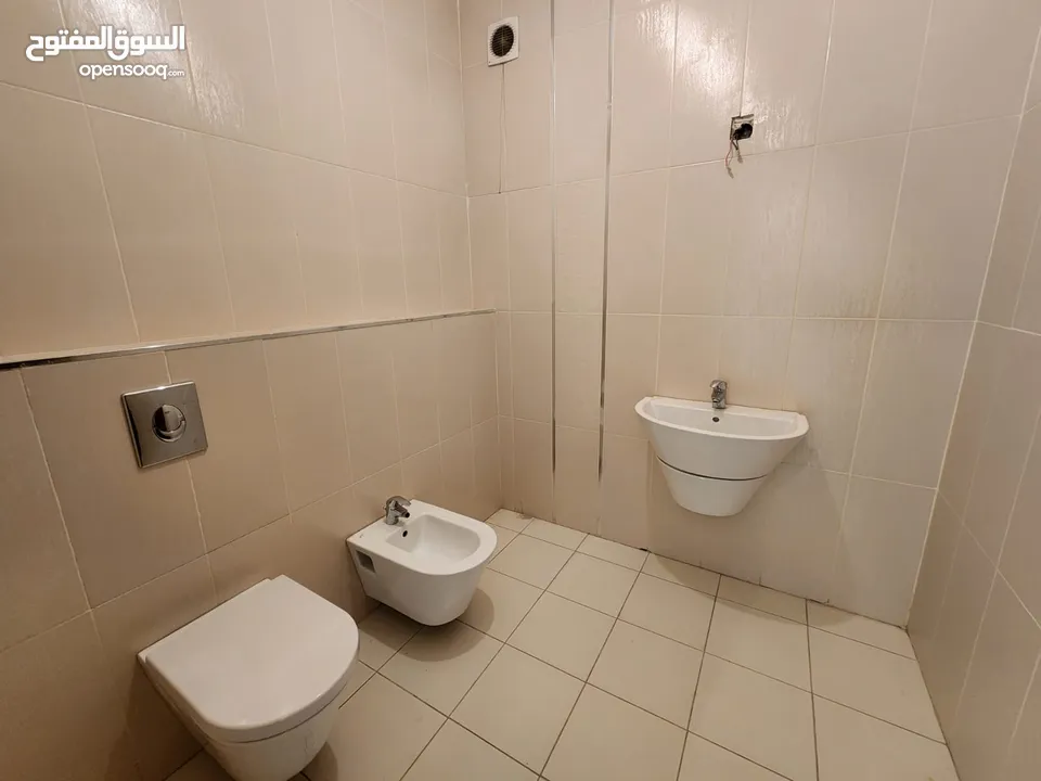 شقة فارغة للبيع في منطقة الدوار الرابع ( عدد 2 ) ref : 14339