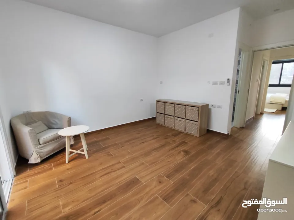 شقة جديدة مفروشة مع حديقة للإيجار – عين منجد  شارع إسكان المهندسين