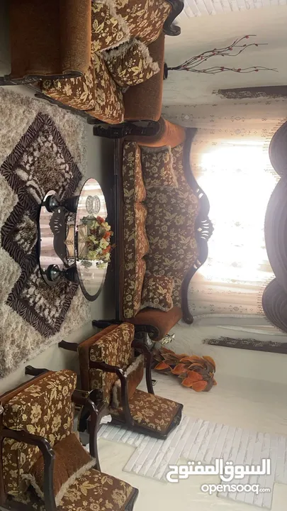 كنب مستعمل سبع مقاعد بحاله جيده