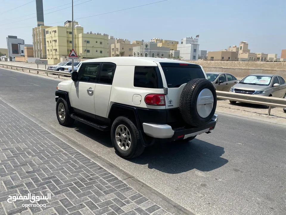 Toyota FJ-Cruiser 2012 (White)