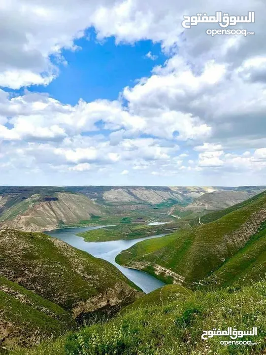 شاليه غرفتين نوم افخم اطلالة على سد الوحدة (20 دقيقة شمال اربد)