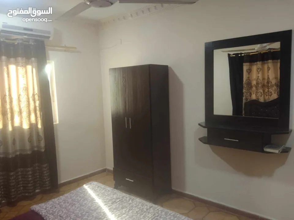 شقق و غرف مفروشة