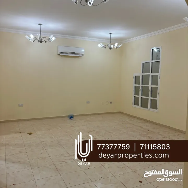 A spacious villa in Alkhoud 7 next to SQU