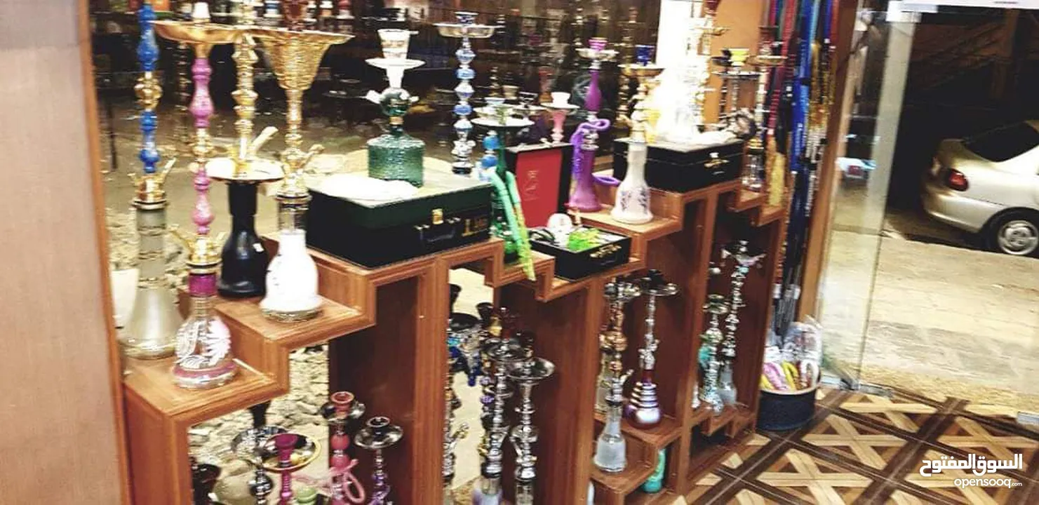 محل بيع نثريات و مستلزمات المدخن