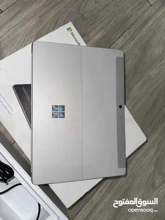 Microsoft surface GO 64 GB, excellent condition.