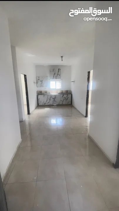 يوجد شقتين للايجار في نعلين وسط البلد بجانب ريو كافيه