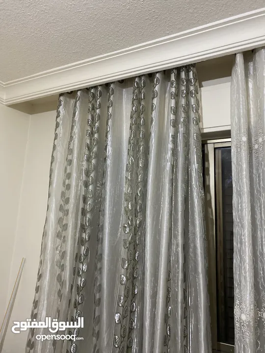 اثاث مستعمل خفيف صوبة غاز + طقم طربيزات +سجاده حجم 4*4  لون بيج+ برادي اكثر من شكل ولون + رفوف خضار