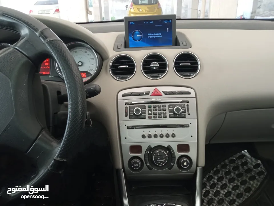 بيجو 308 بنزين 1.6 تيربو موديل سنة 2008  عداد قليل 140 الف فقط عائلية وبها معظم الإضافات