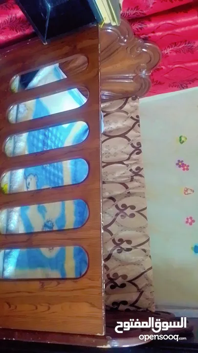 تخت اطفال خشب زان بحاله ممتازه معو فرشه التخت