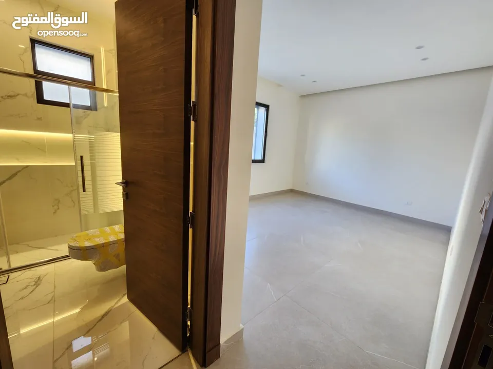شقة طابقية فاخرة للبيع في عبدون  ref : 14385