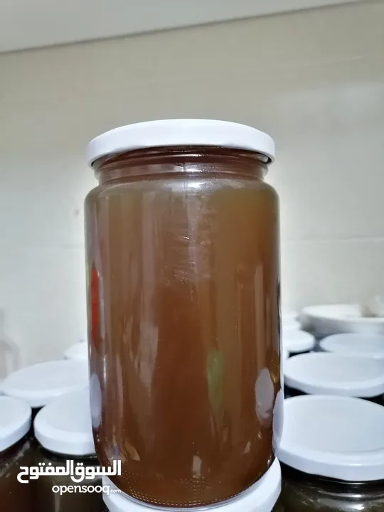 عسل طبيعي .