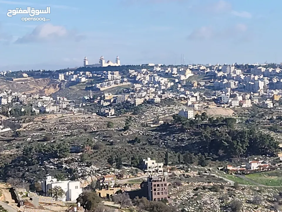 ارض مميزة 700 متر في ابو نعير ذات اطلاه عاليه على مسجد الحدائق وابراج السادس تبعد عن دوار الشعب 10د