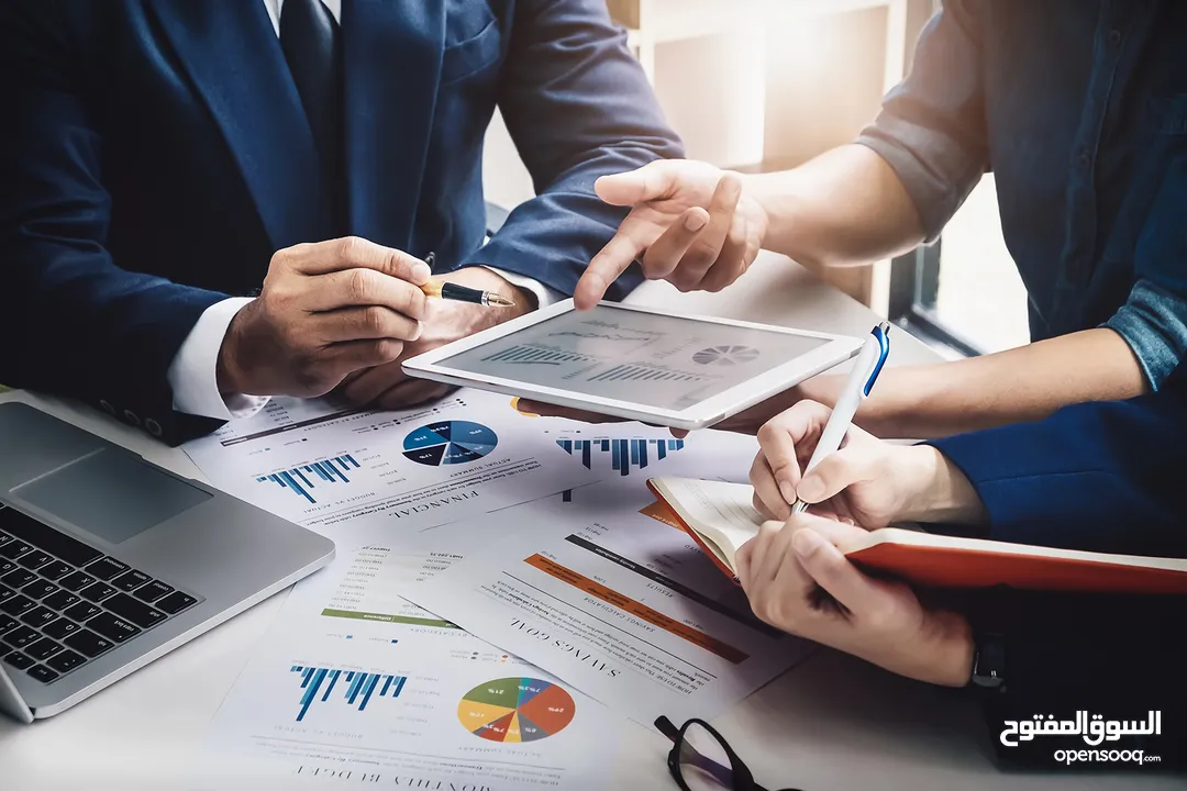 أستاذ محاسبة و اقتصاد حاصل على الامتياز لطلاب الجامعات