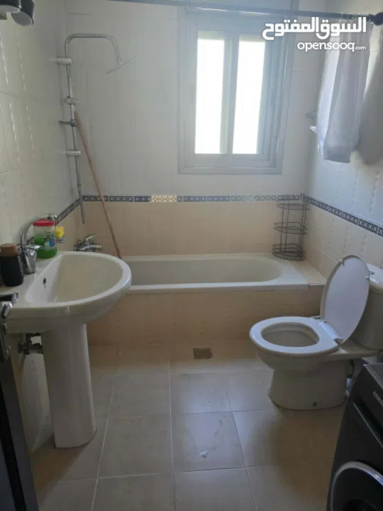 شقة في الطيرة 250 للايجار عند دوار نبيل عمرو و وفيلا نبيل عمرو