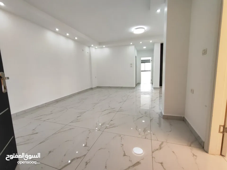شقة مطلة سوبر ديلوكس غير مفروشة للايجار بين الماصيون ورافات