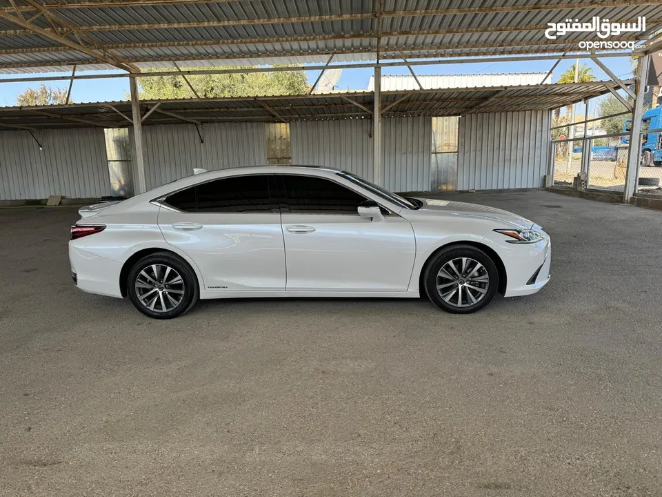 Lexus ES 300h 2021  لكزس هايبرد حره غير مجمركه ، البيع : مجمرك جاهز او بدون جمرك حره