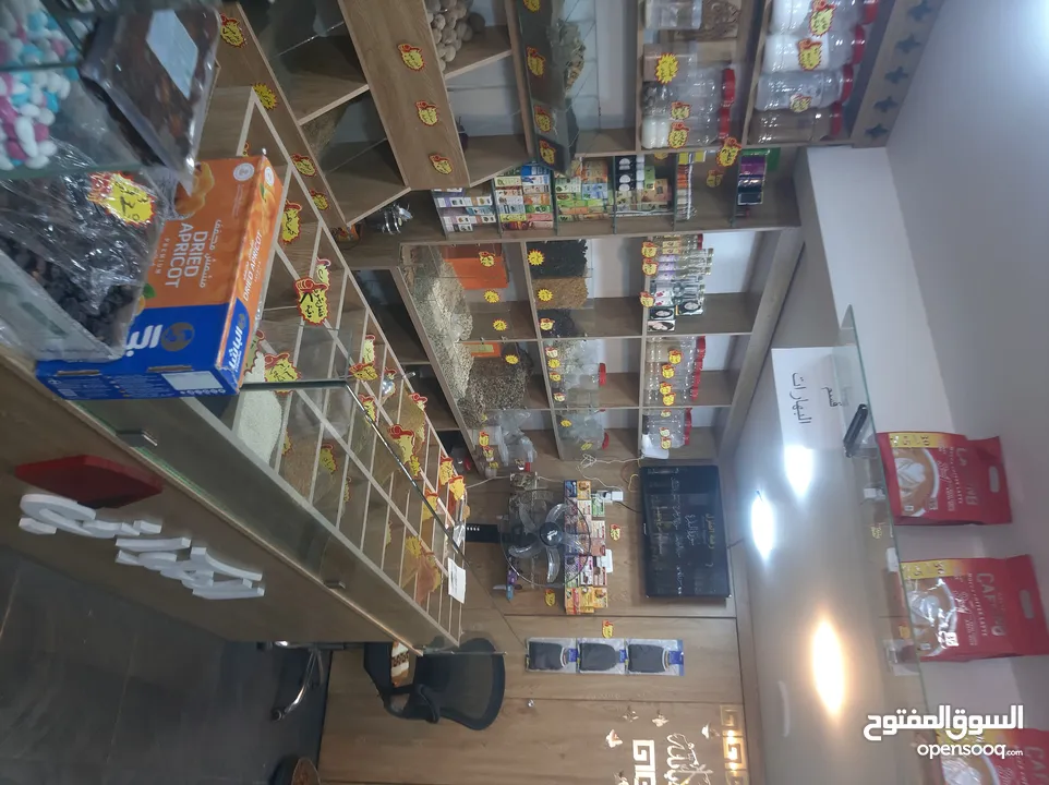 محمص للبيع بكامل عدته وديكوره وبضاعته البيع بداعي السفر المحمص يعمل بشكل جيد وقابل للتطوير والتوسيعو