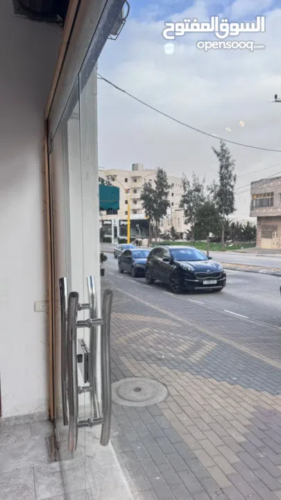 للبيع – مخازن بموقع تجاري مميز