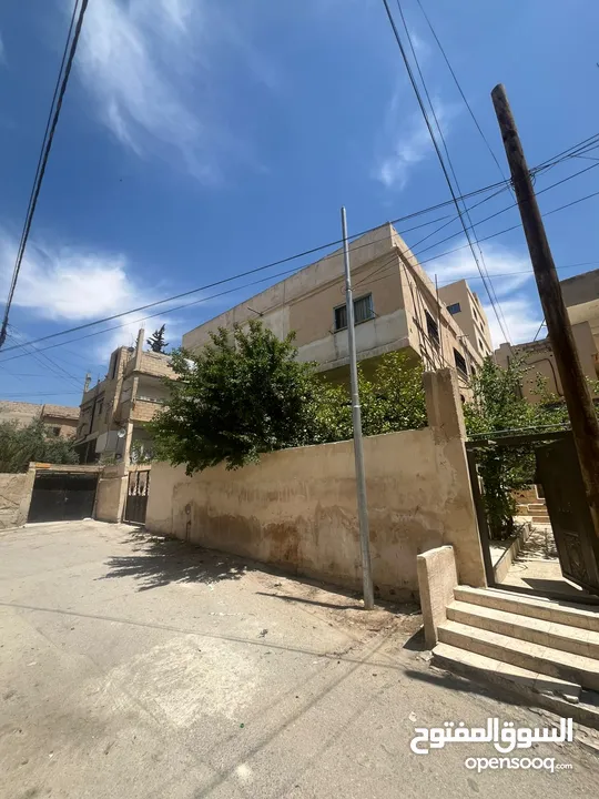 عمارة للبيع بسعر مغري بجبل الشمالي خطوتين وتكون بسوق الشمالي خلف KRG عمارة بتجننن ونضيفه ممتز