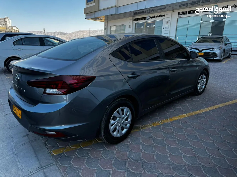 Hyundai ELANTRA