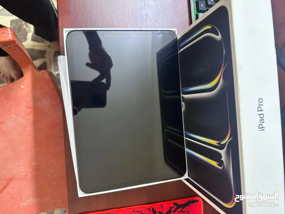 ايباد M4 PRO مساحة تخزين 256 استعمال شهرين مشحون 60 مرة iPad وكالة سعر 650 مع كل أغراضه البيع مستعجل