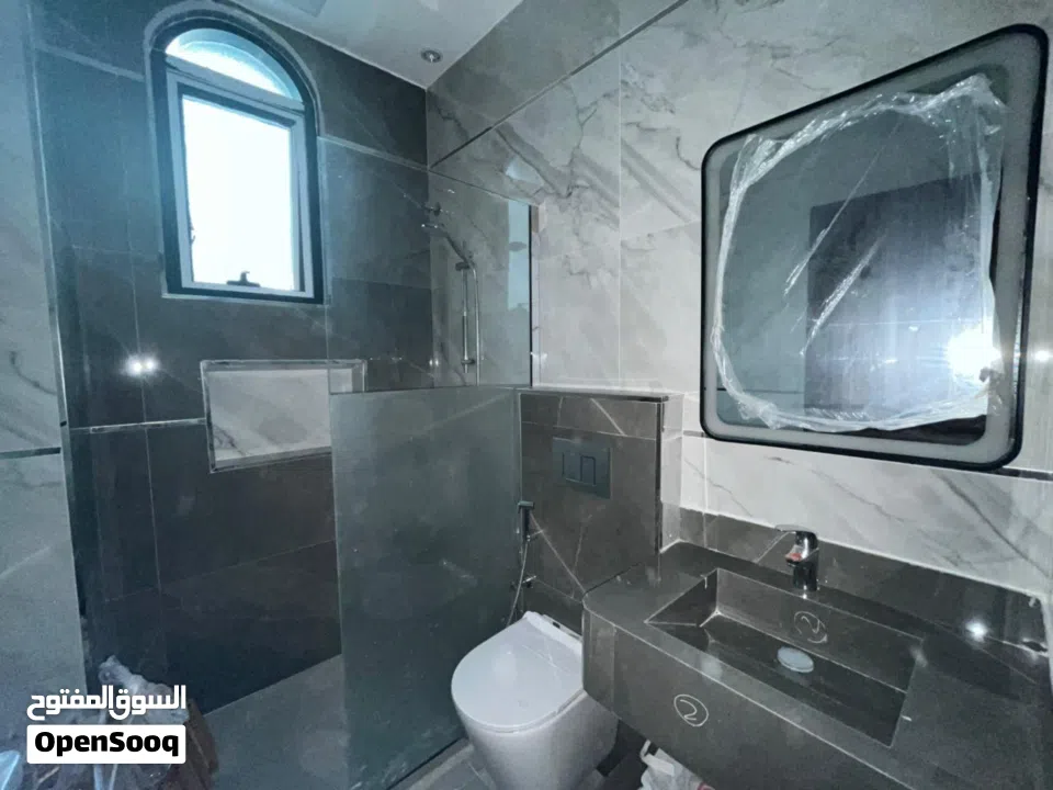 فــــيــــــــــــلا للـــــبيـــــع اول ســـــاكــــن مــــكــــونه مــن 7 غـــــرف و 10 حـــمامات