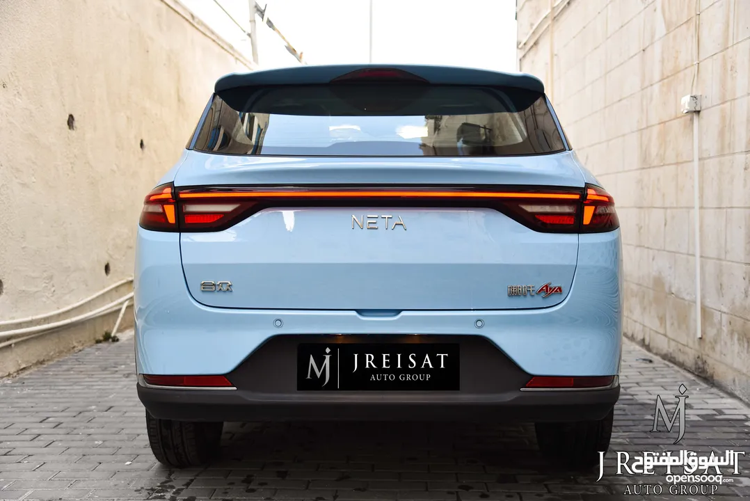 نيتا آيا الكهربائية بالكامل متوفر باللونين الازرق والاخضر 2023 Neta Aya EV SUV