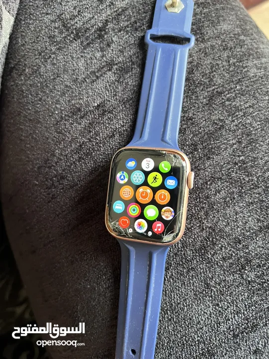للبيع: ساعة Apple Watch Series 6 - 44mm اصلية مع علبتها وشاحنها بالعديد من المميزات