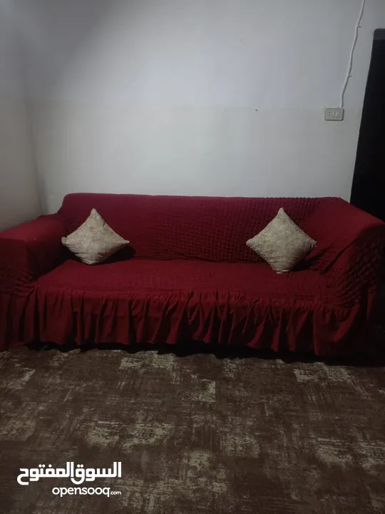 طقم كنب للبيع بـ 90 وقابل للتفاوض