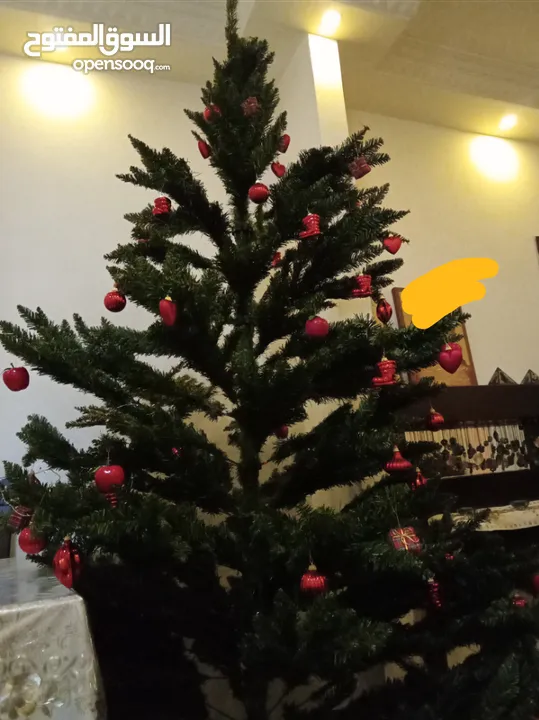 شجرة كريسماس طولها مترين مع زينة بدون إضاءة