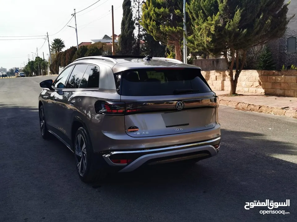 Volkswagen ID.6 Crozz PRO PIANO BLACK 2024 GOLD البيع كاش أو أقساط