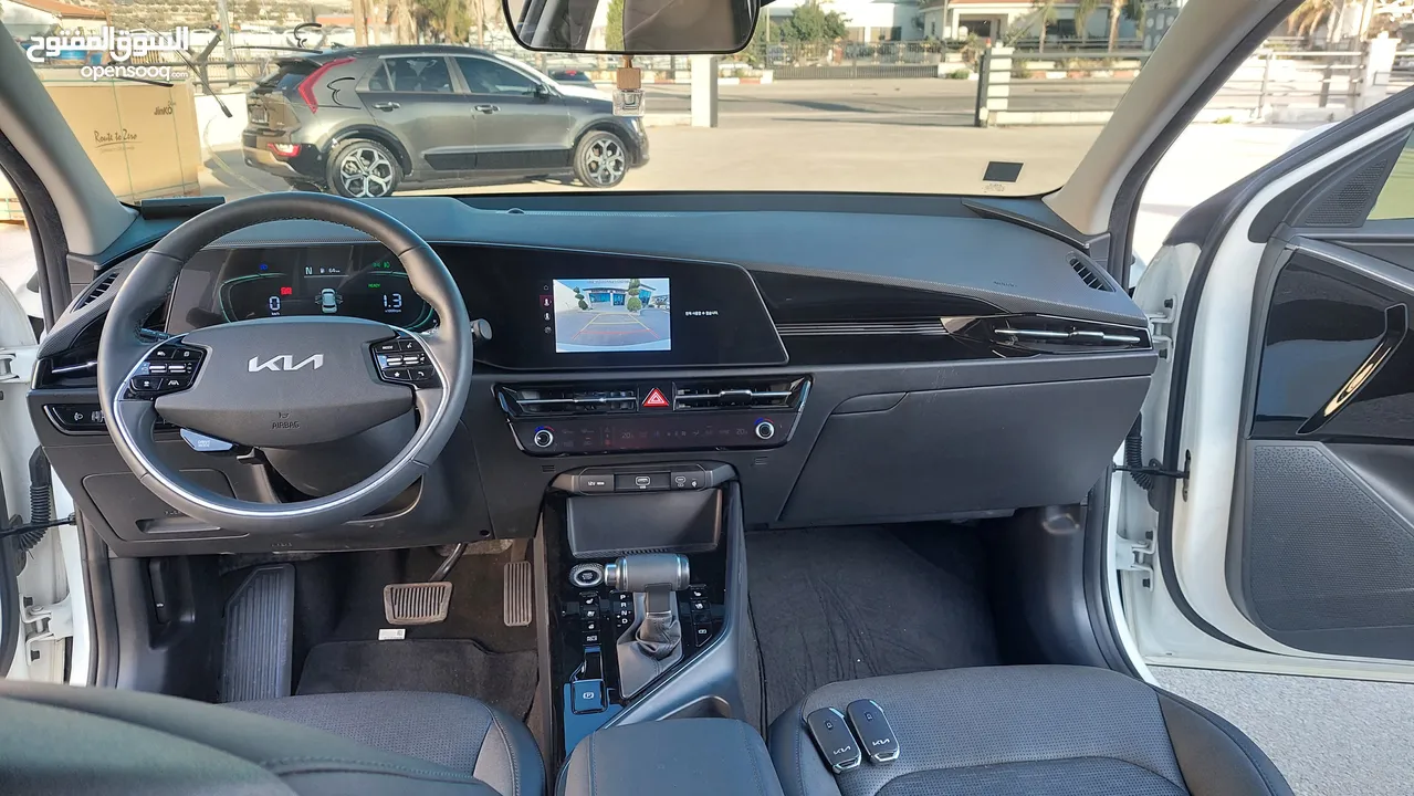 كيا نيرو هايبرد كامل الإضافات بدون فتحه سقف 2023 .