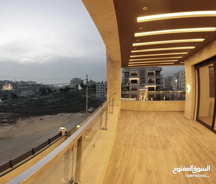 شقة ملوكية شبه ارضي مساحة 626م -داخلي 300م -حديقة 326م تشطيبات فلل-الحويطي-طريق المطار - رمضان اسكان