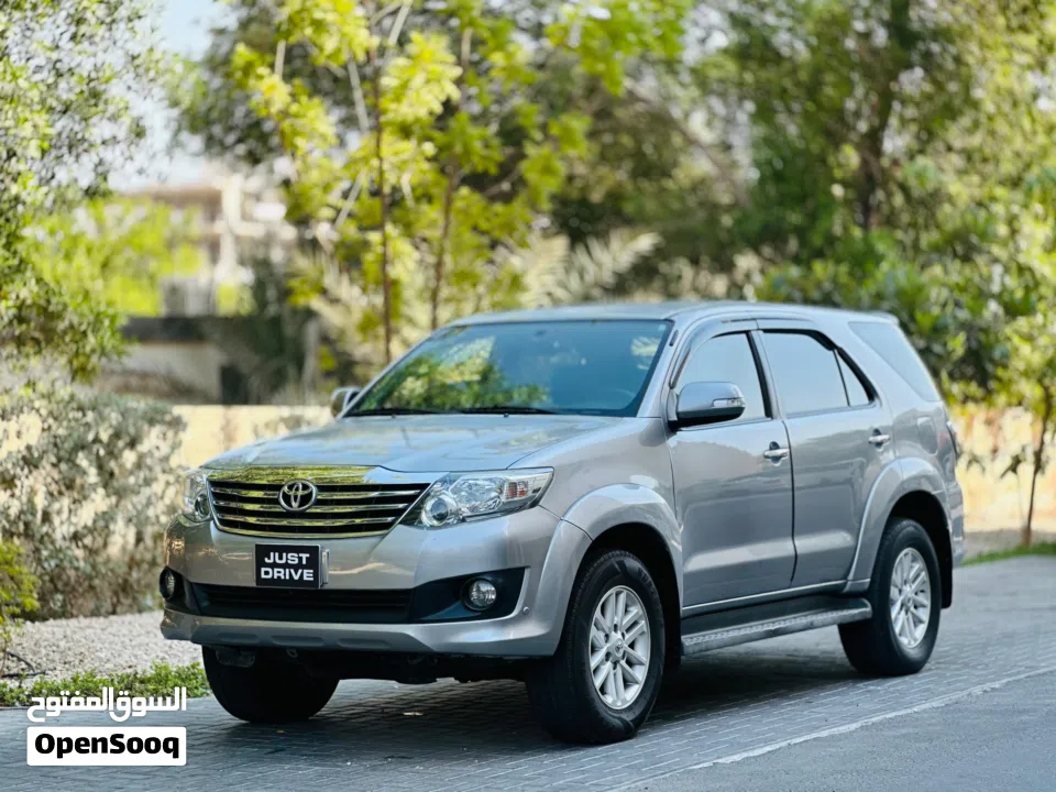 Toyota Fortuner 4wd single owner low Mileage 1 year passing insurance new tyres ready to drive condi